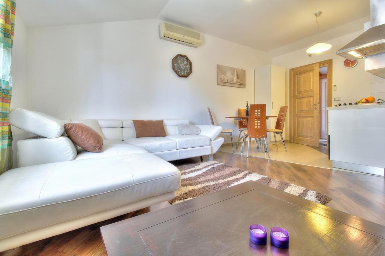 Apartments Suzy Umag Kültér fotó
